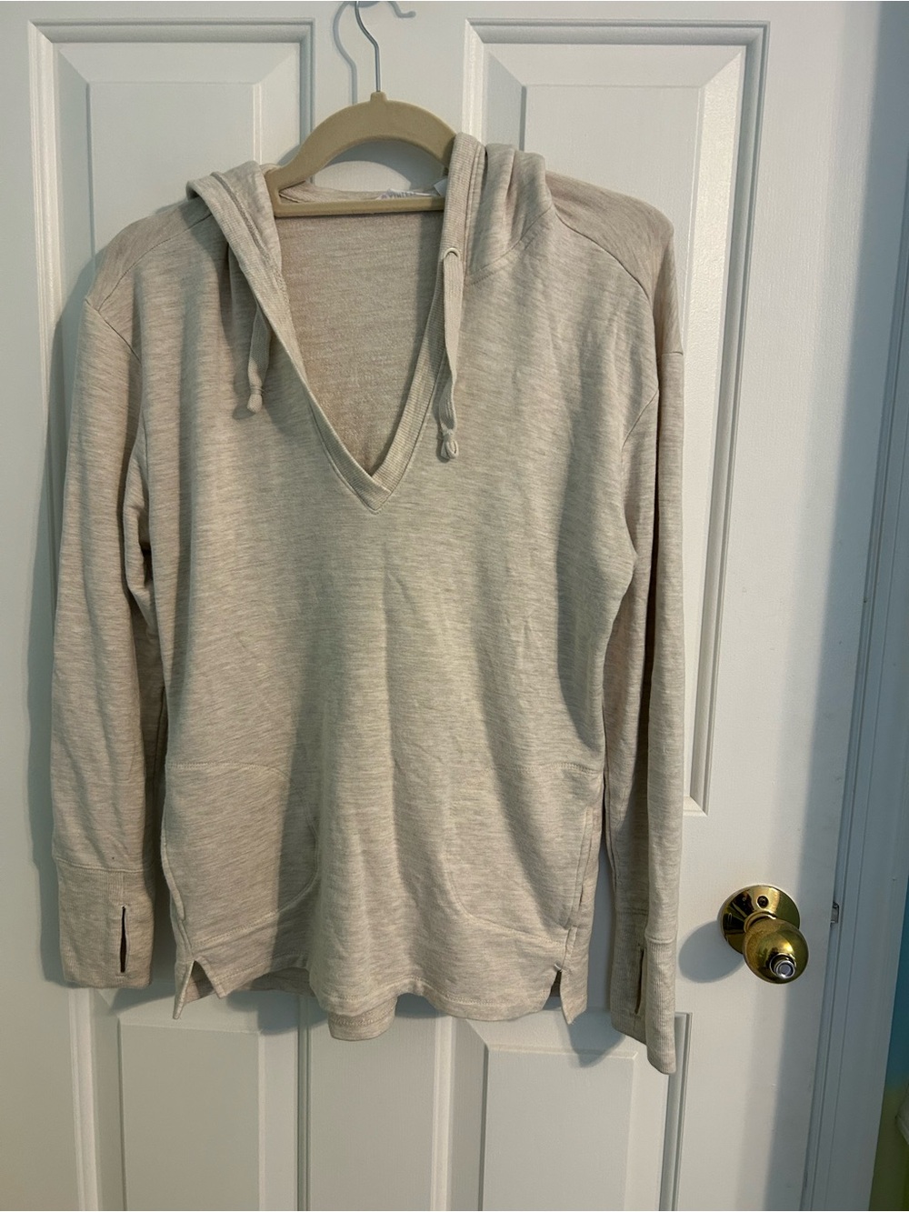 Athleta Long Sleeve V-neck Pullover Drawstring Hoodie (446175-01) in Oatmeal